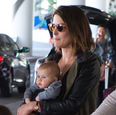 Cobie Smulders&nbsp;with her daughter Janita Mae Killam.
